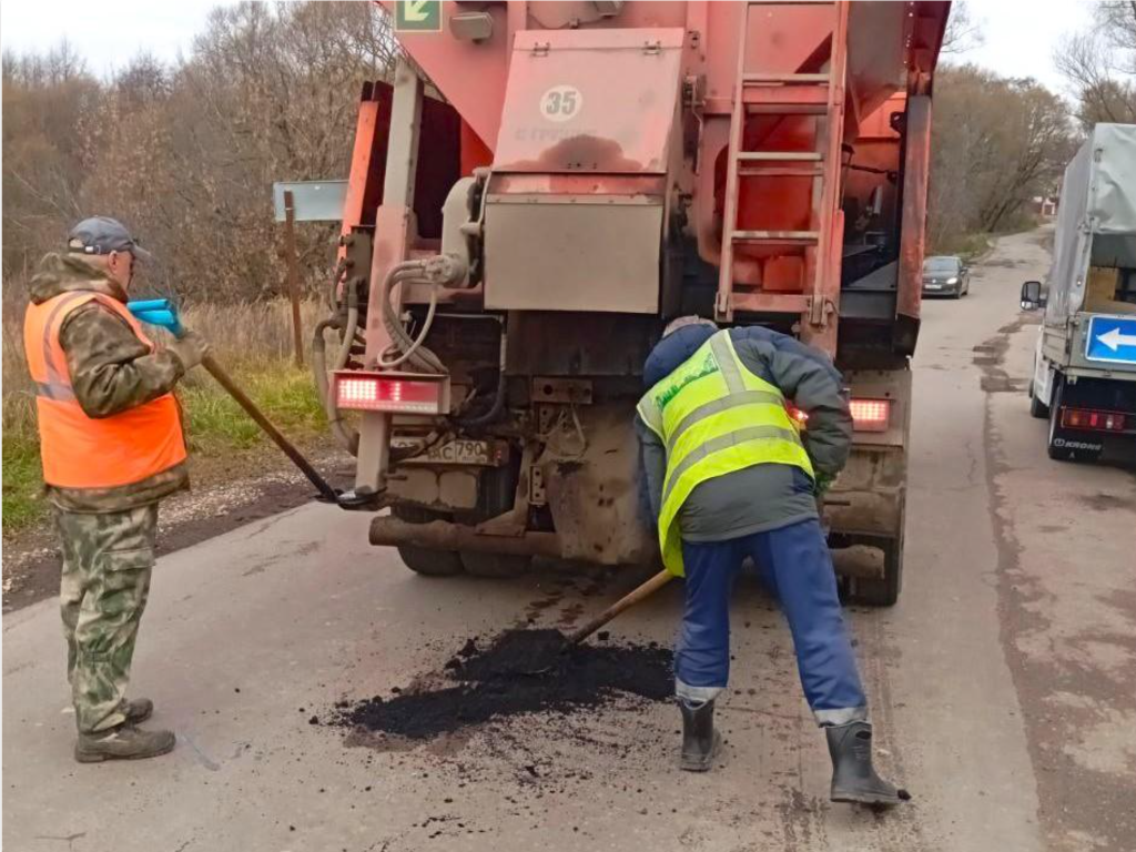 Дороги становятся лучше: на улицах Московской и Чкалова провели ямочный ремонт
