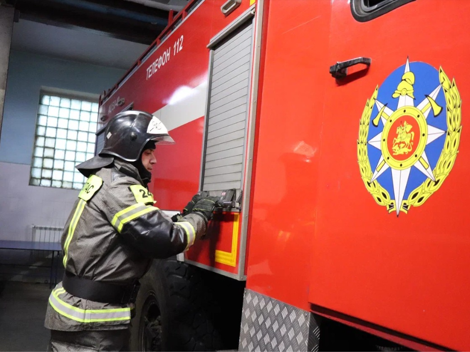 Спасатели эвакуировали три человека из квартиры в Егорьевске