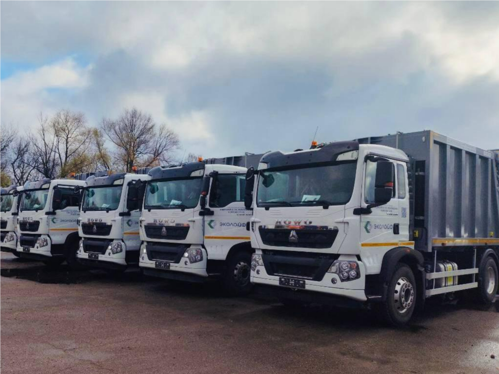 Чистая работа: в какие округа отправились новые мусоровозы и ломовозы