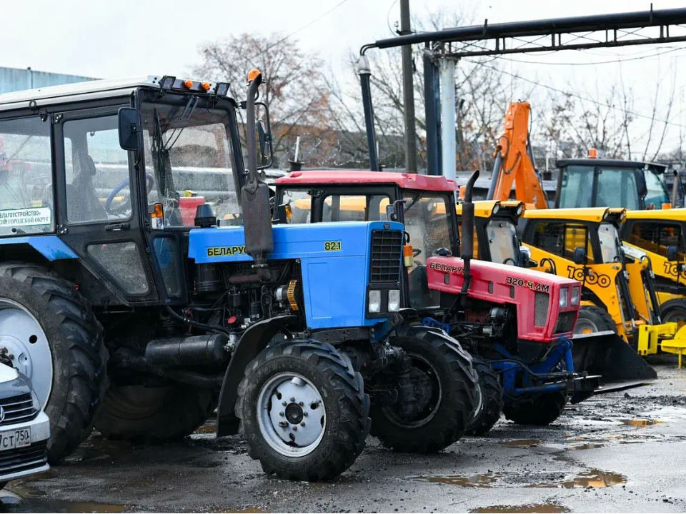 Тонны реагентов против гололеда: чем будут посыпать дороги в Ленинском этой зимой