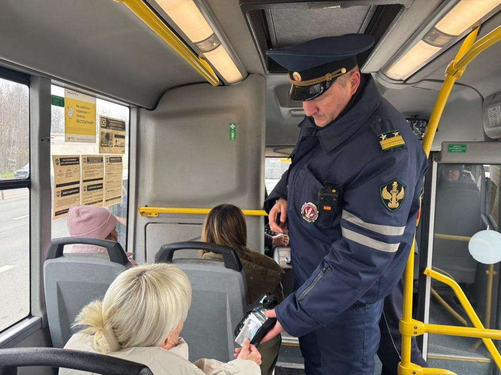 На Пятницком шоссе проверили работу общественного транспорта в утренние часы пик