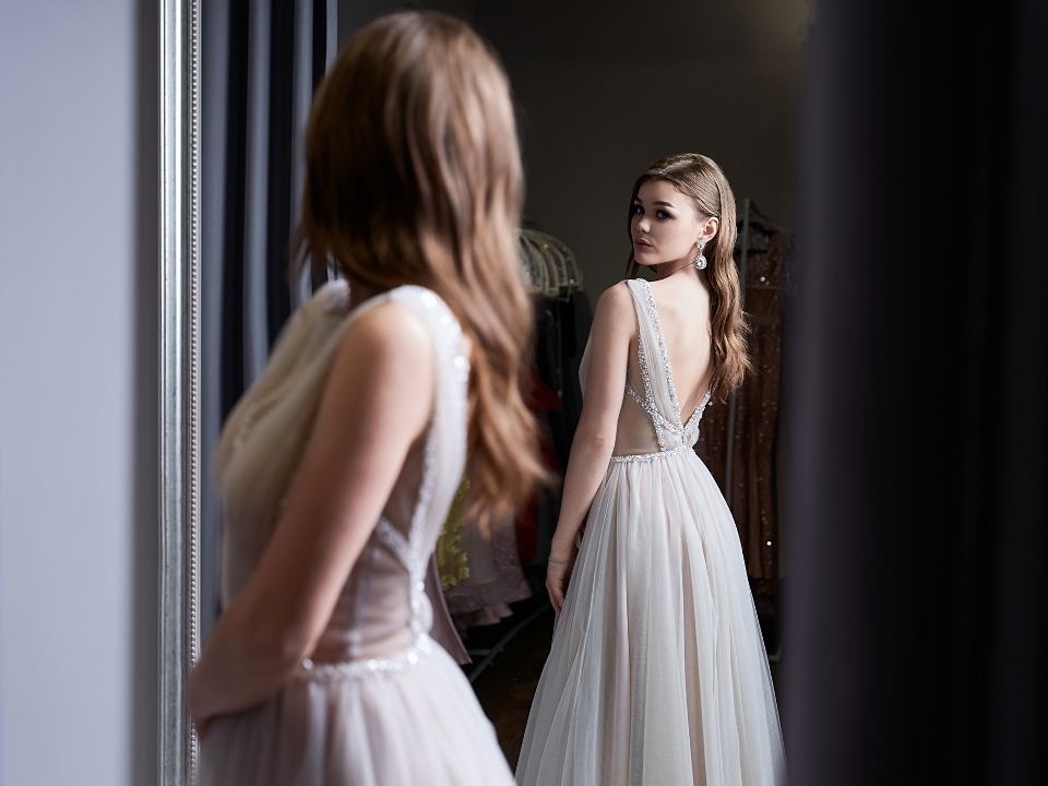 Что сулит белая собака и разбитое зеркало 6 ноября на Афанасьев день