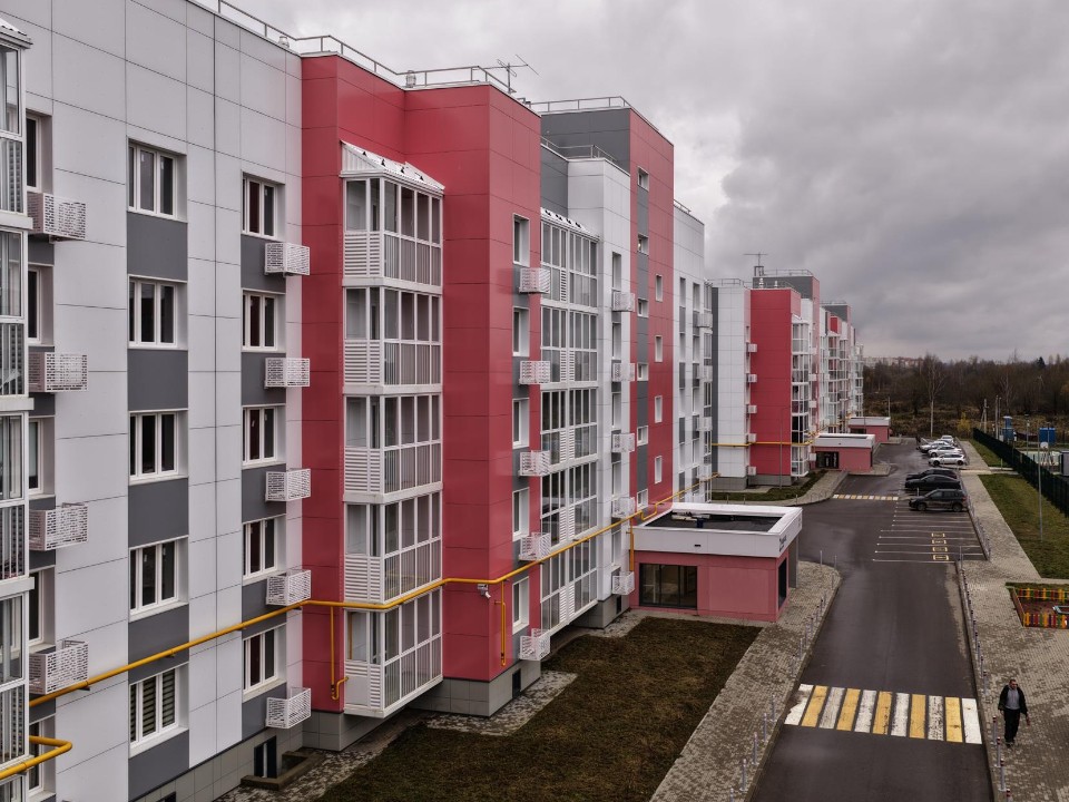 Жильцы ветхих домов справили новоселье в пятиэтажках на Шаховском проезде