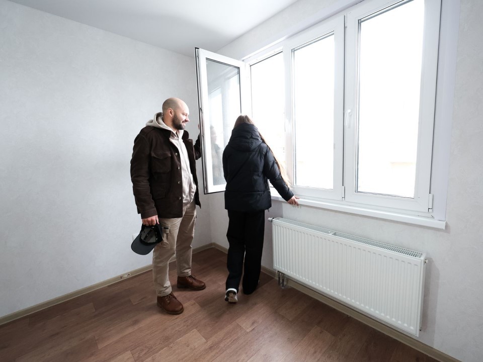 Квартиру — молодым: как в Подмосковье помогают с жильем тем, кто только начинает жизнь вместе