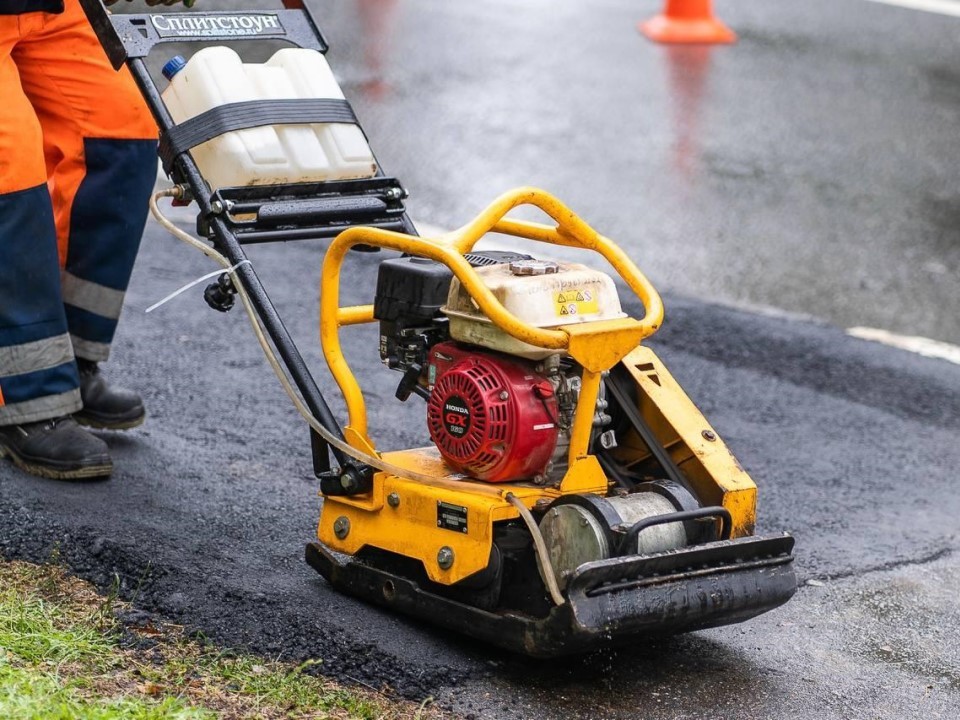 Не яма, а гладь: как в Чехове делают дороги ровнее с литым асфальтом