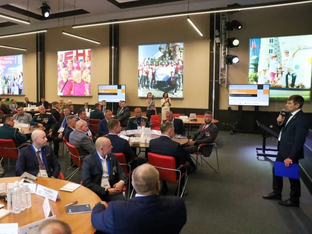 Практика важнее формальностей: чему учат ветеранов в программе «Герои Подмосковья»