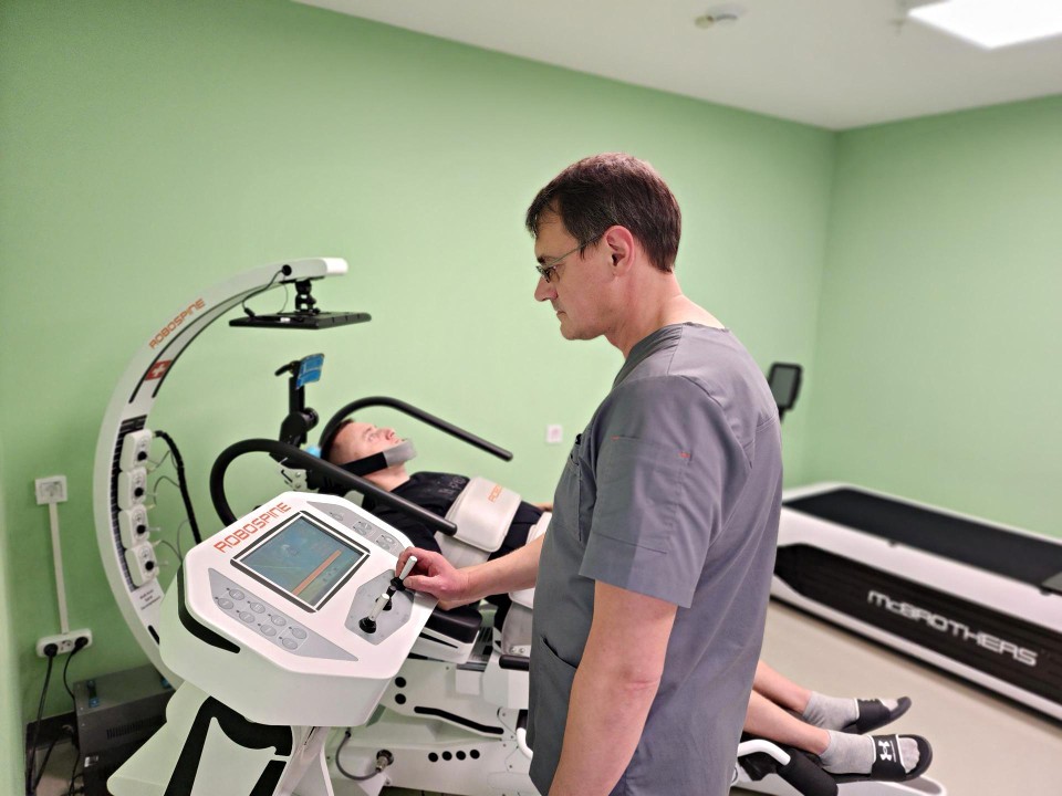 Врач спасал жизни на вызовах, а теперь возвращает здоровье героям СВО