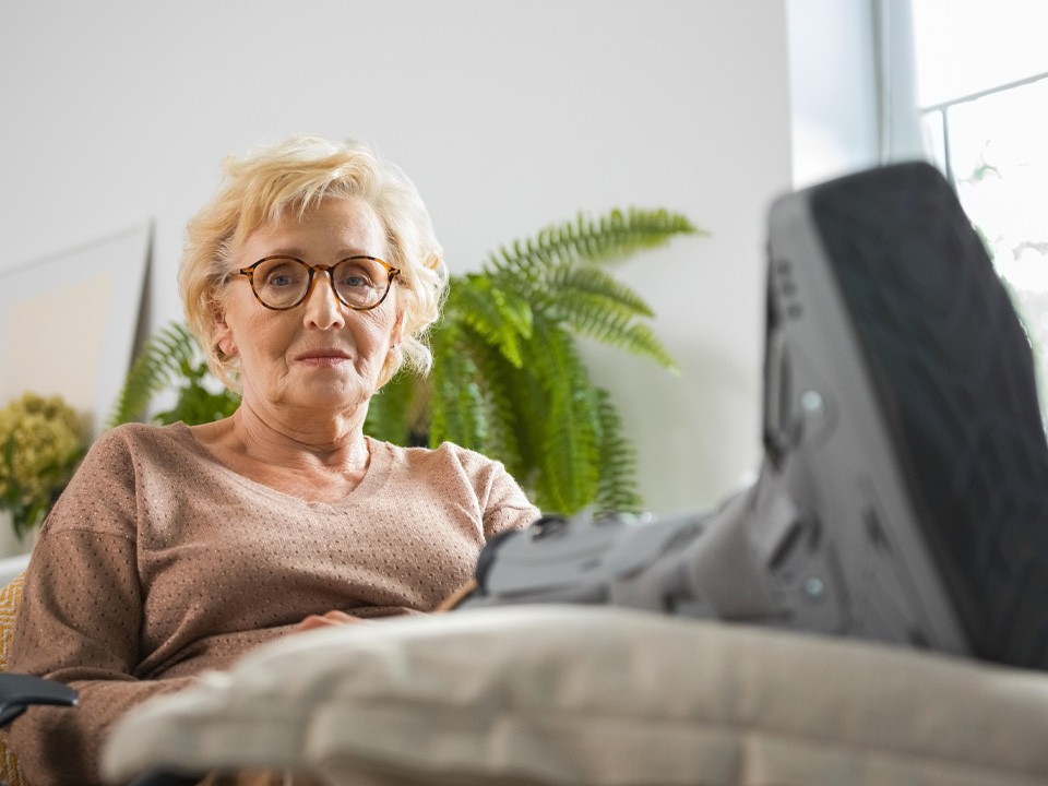 «Достаточно оступиться»: раскрыта причина самых тяжелых переломов в старости