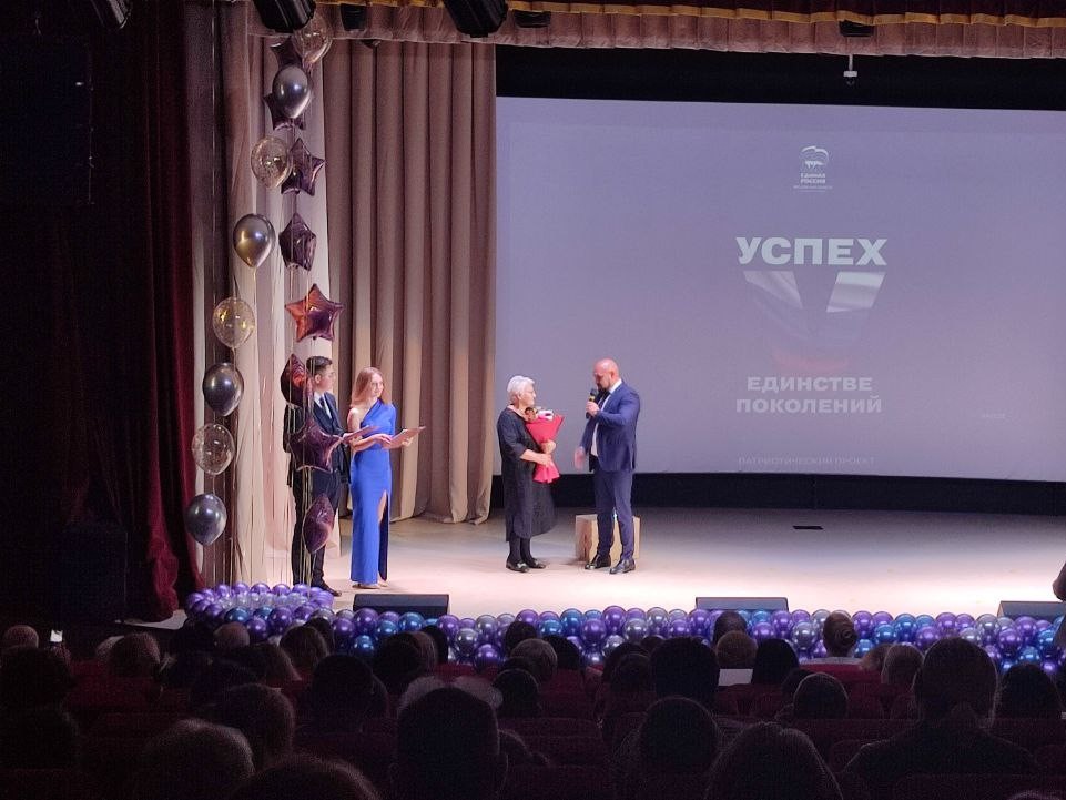 Легендарному лицею — 65: в Бронницах отметили юбилей школы и наградили педагогов