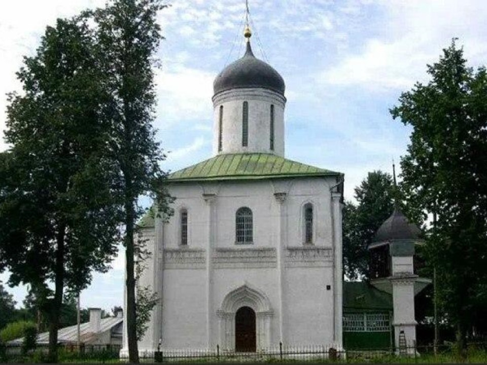 Не просто покраска фасадов: как в Звенигороде возвращают к жизни свидетельство эпохи Дмитрия Донского — Успенский собор