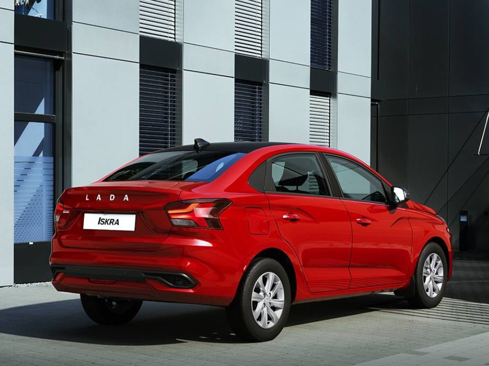 Сосед уже взял Lada Iskra: почему модель стала обсуждаемой и что говорят эксперты о динамике