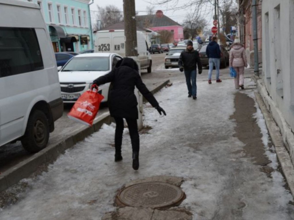 Резкое похолодание до - 2 и гололед: в Подмосковье будет очень скользко!
