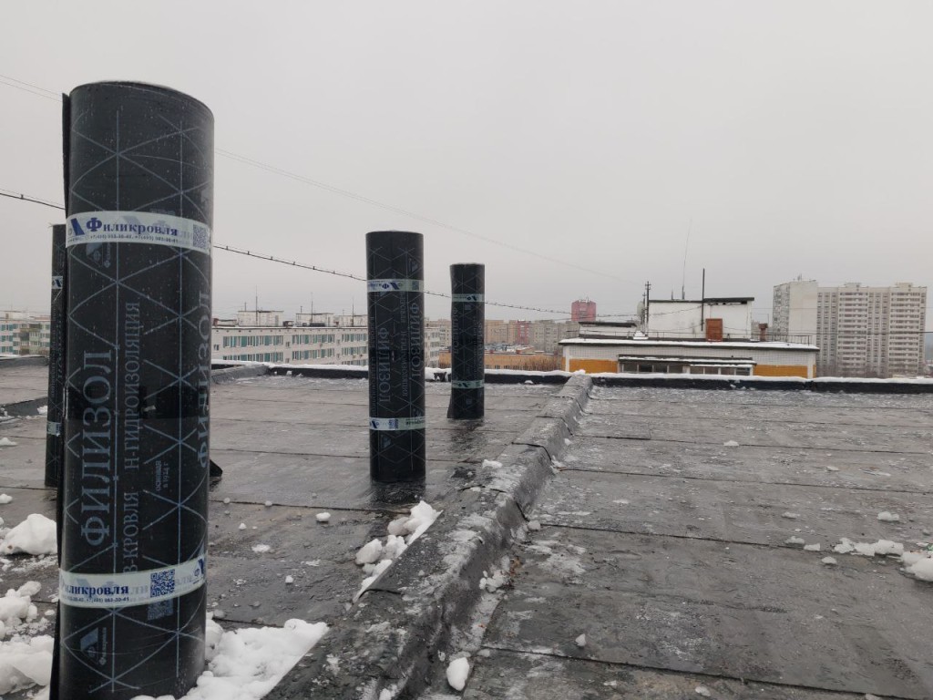 После жалоб на протечки из-за ремонта кровли жителям возместят ущерб