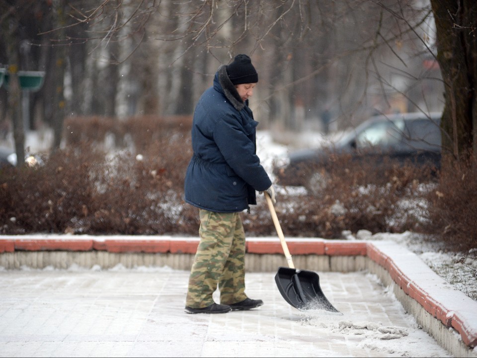 «Будешь работать дворником»: Рособрнадзор запретил пугать детей этой фразой