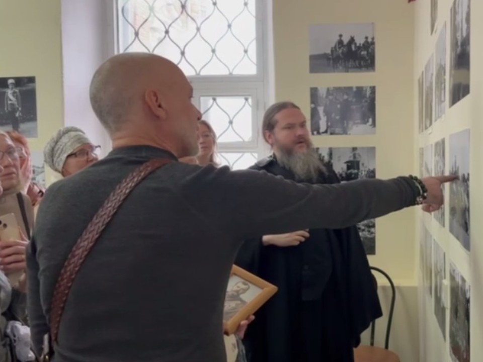 Уникальная выставка о частной жизни императорской семьи Романовых открылась в Волоколамском кремле