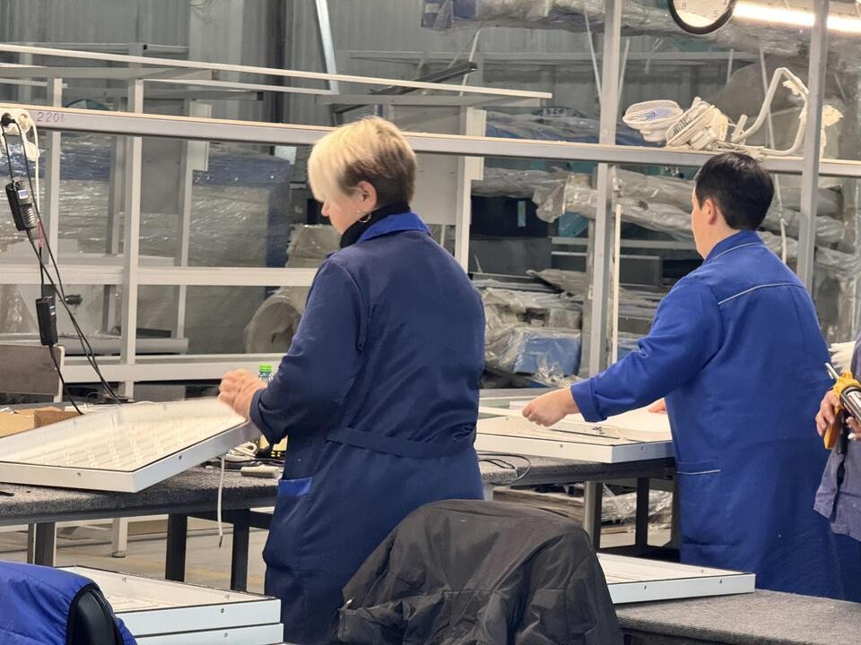 На заводе в Шаховской открыли дополнительные линии производства светильников