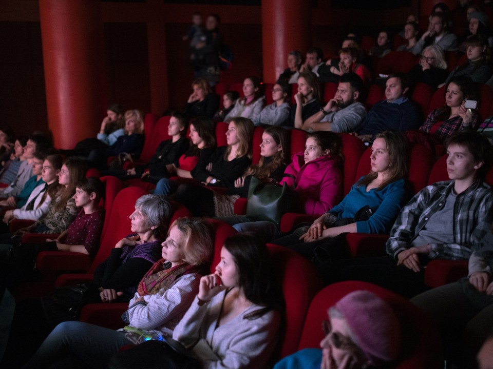 В округе пройдет киновечер с просмотром криминальной драмы «Человек, который сомневается»
