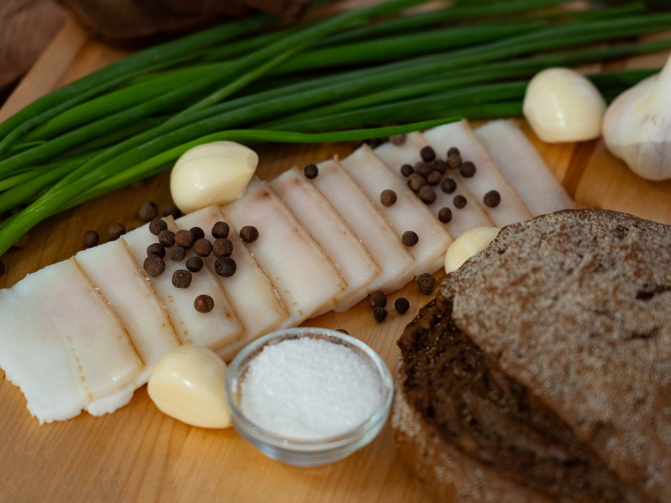 Лучшие способы засолки сала: шеф-повар поделился оригинальными рецептами