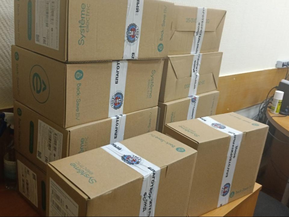 Техника на сотни тыс. ₽: полицейским Рузы вручили 10 бесперебойников