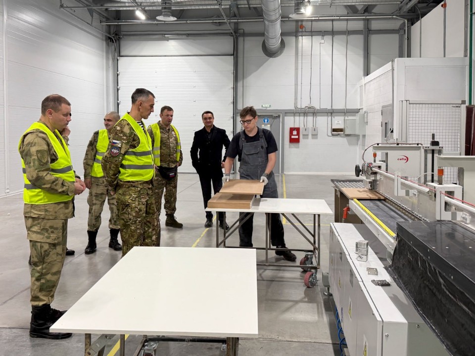 Для участников СВО провели бесплатные экскурсии по трем предприятиям Электростали