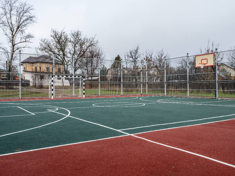 Новую спортивную площадку для игр, тренировок и дворовых турниров открыли в Востряково