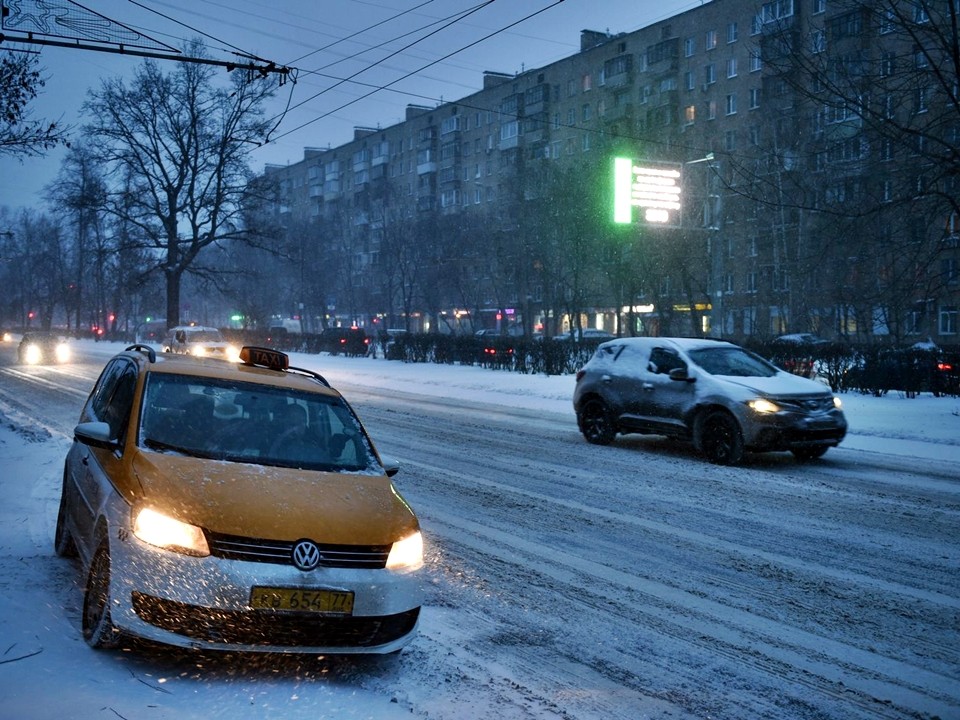 До 15 см снега и первые метели принесет мощный циклон в Подмосковье