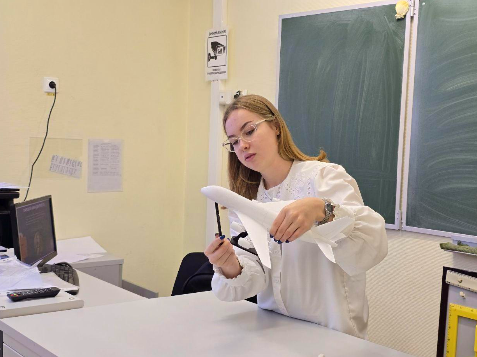 Взлетают мечты: школьники Можайска осваивают искусство авиамоделирования