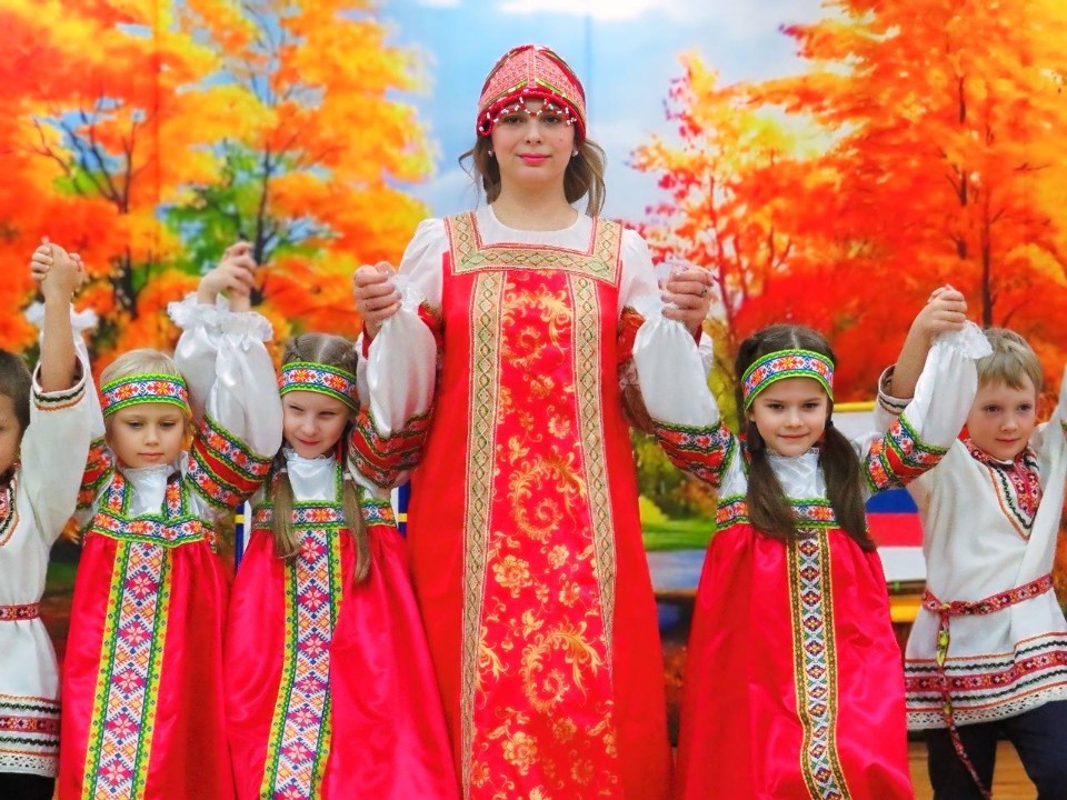 Волоколамские дошколята познакомились с гимном, флагом и гербом России