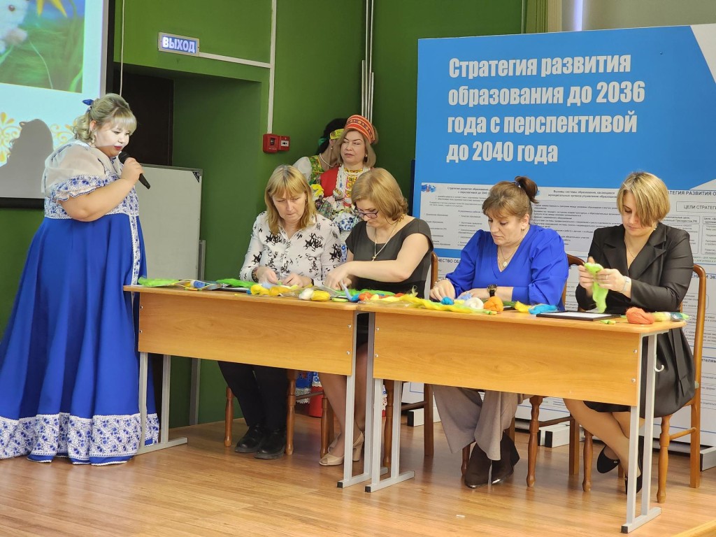 Воспитатель Галина Шашкина использует старинное шерстяное ремесло для развития современных детей