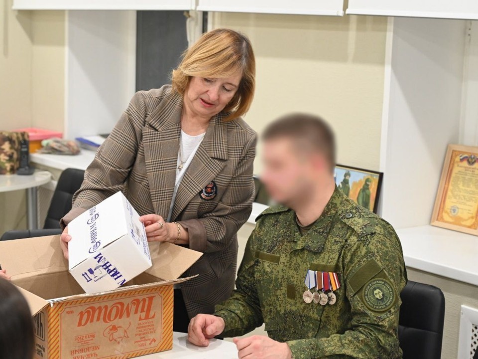 «Тепло из дома» отправится на фронт: волонтеры собирают медикаменты и свечи для бойцов