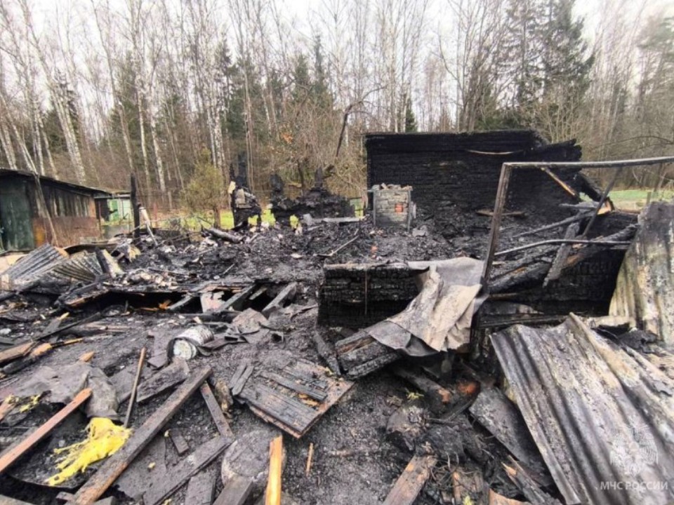 Пожарные ликвидировали возгорание на даче в СНТ «Вельяминово-ЗИЛ-2»