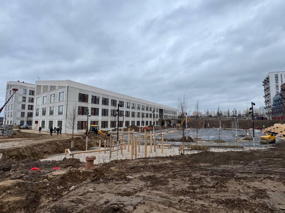 Освещение и внутренняя отделка: на какой стадии строительства находится новая школа в Ленинском