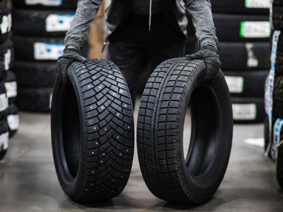 Зима близко — пора переобуться: когда подмосковным водителям менять резину и почему это так важно