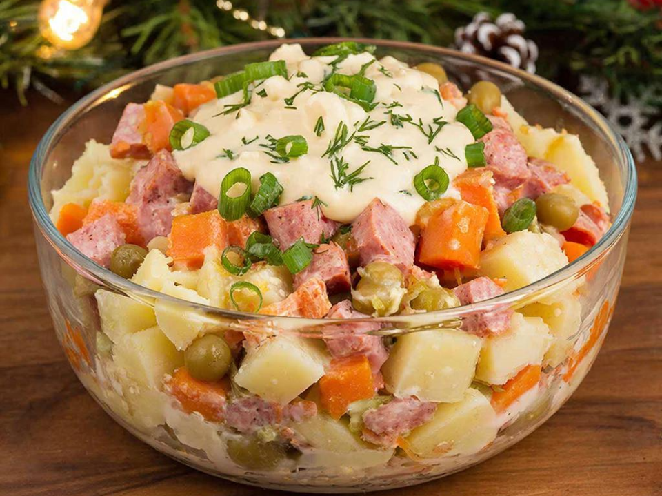 Проще не бывает: готовим на Новый год ленивый и очень быстрый салатик