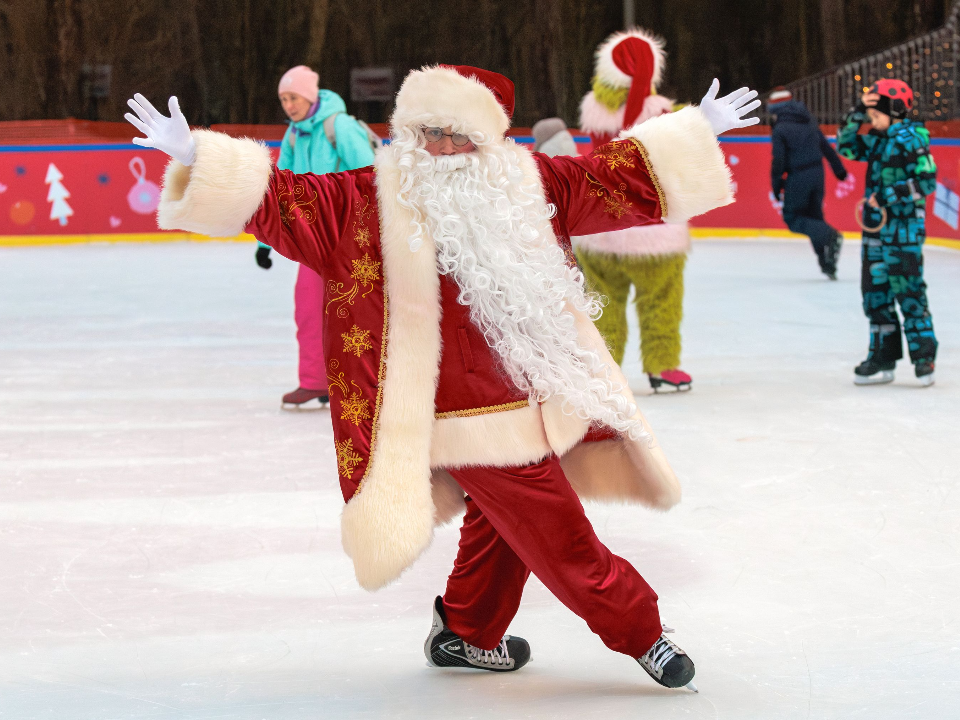 Жителей Дмитрова приглашают 1 декабря на открытие катка в центре города
