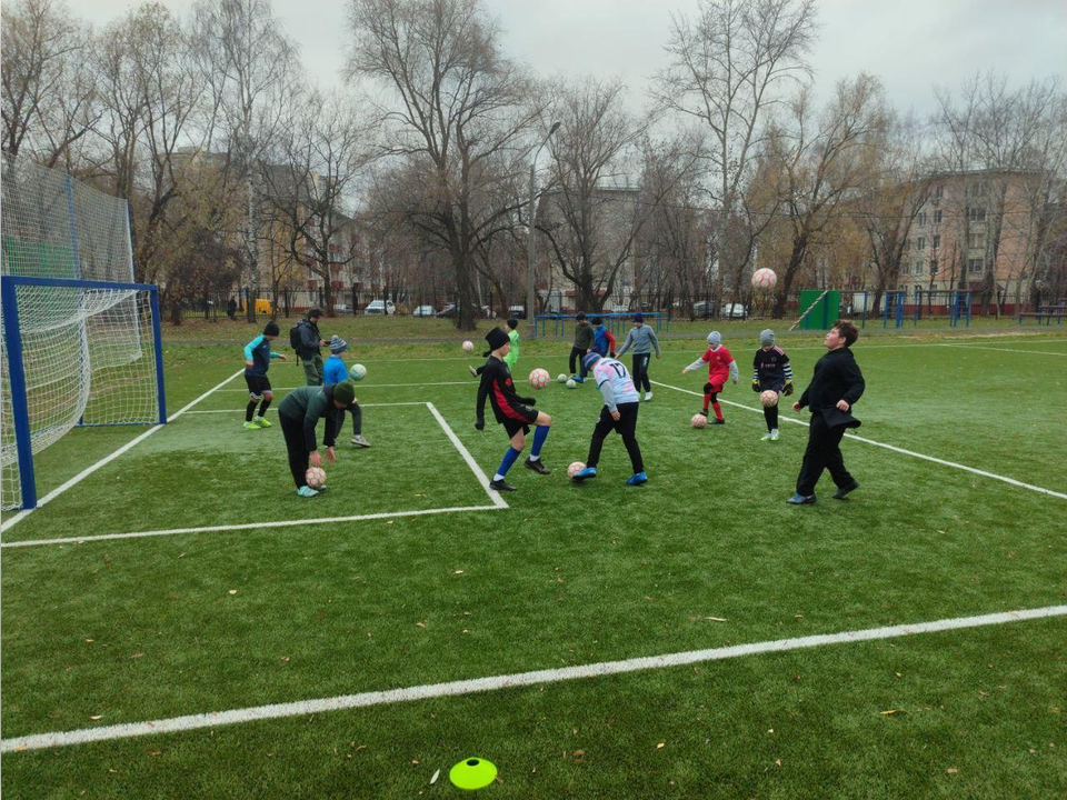 Обновленный стадион стал подарком для школы и микрорайона