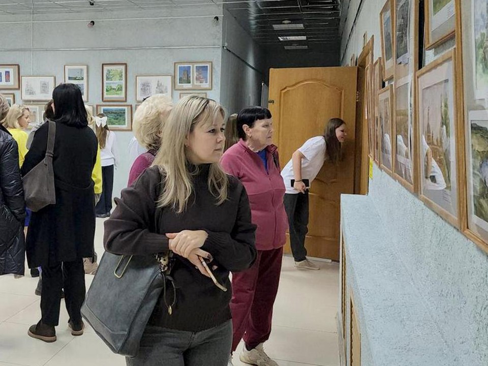 В Луховицах грант президента помог детям съездить на пленэр и оформить выставку рисунков