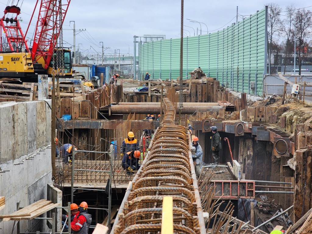 Подземный переход через железнодорожные пути в Удельной готов почти наполовину