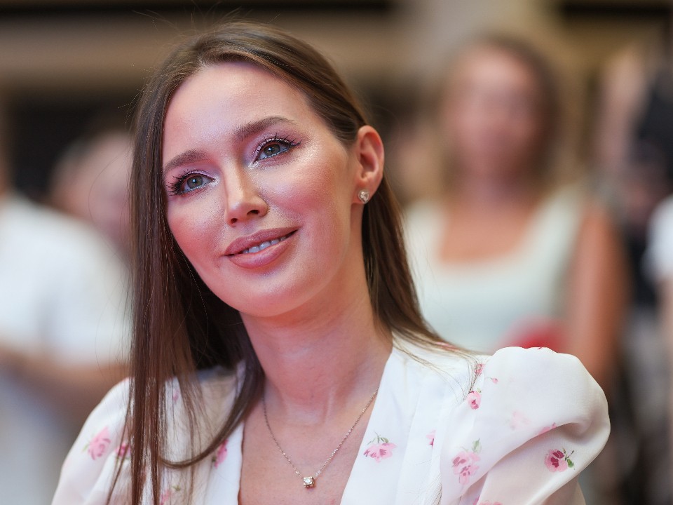 Три новых ряда волос: как жена скандального футболиста Анастасия Костенко борется с облысением