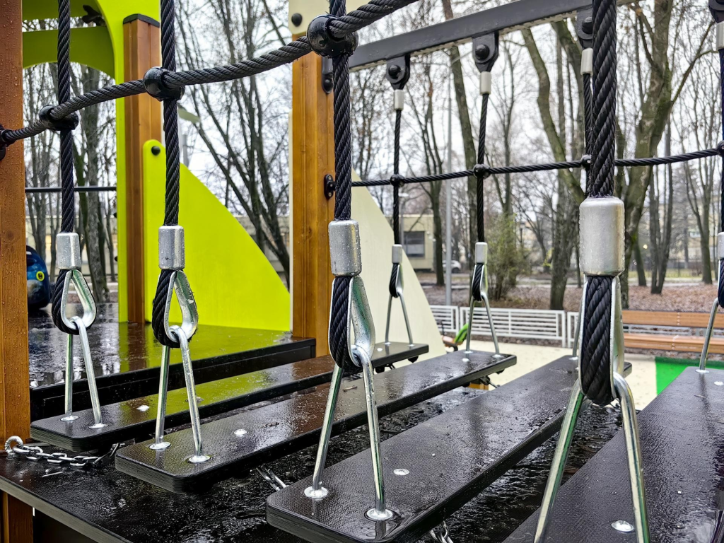 Детская площадка в Звездном городке: место, где дети играют, а взрослые тренируются