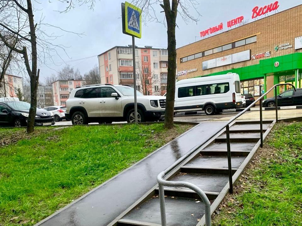 Пешеходный переход у госпиталя в Наро-Фоминске оборудовали пандусом