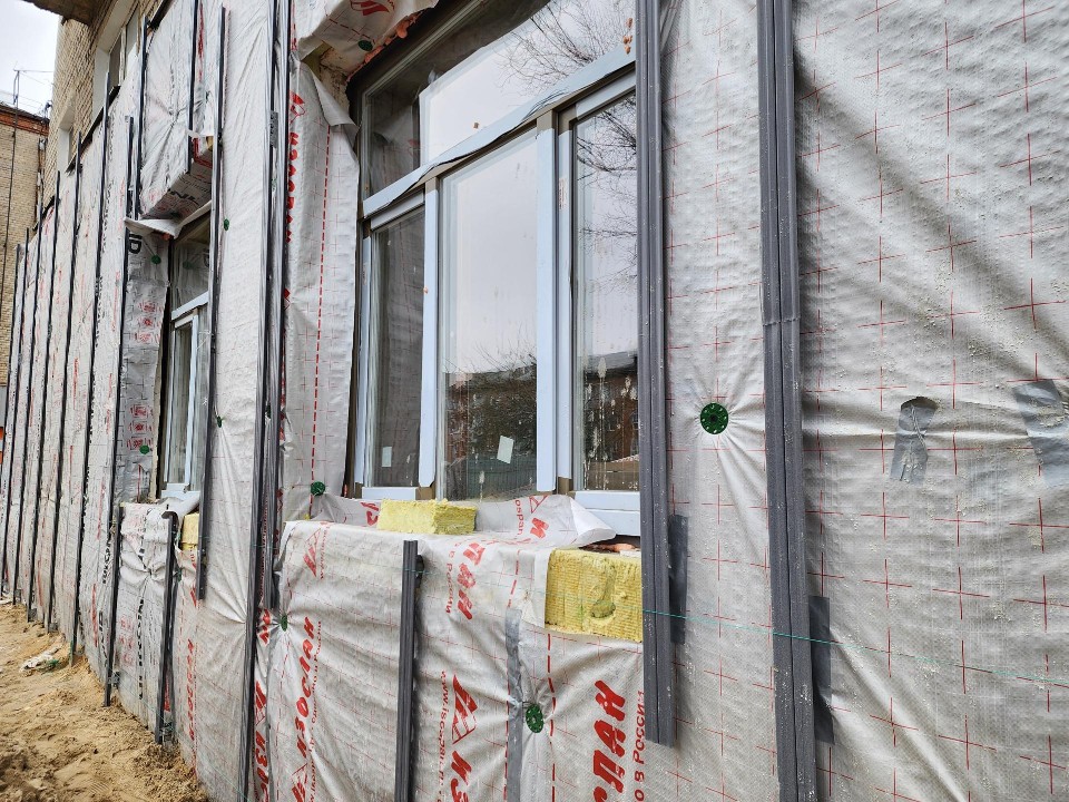 В детской поликлинике на проспекте Ленина установят сантехнику и сделают потолок