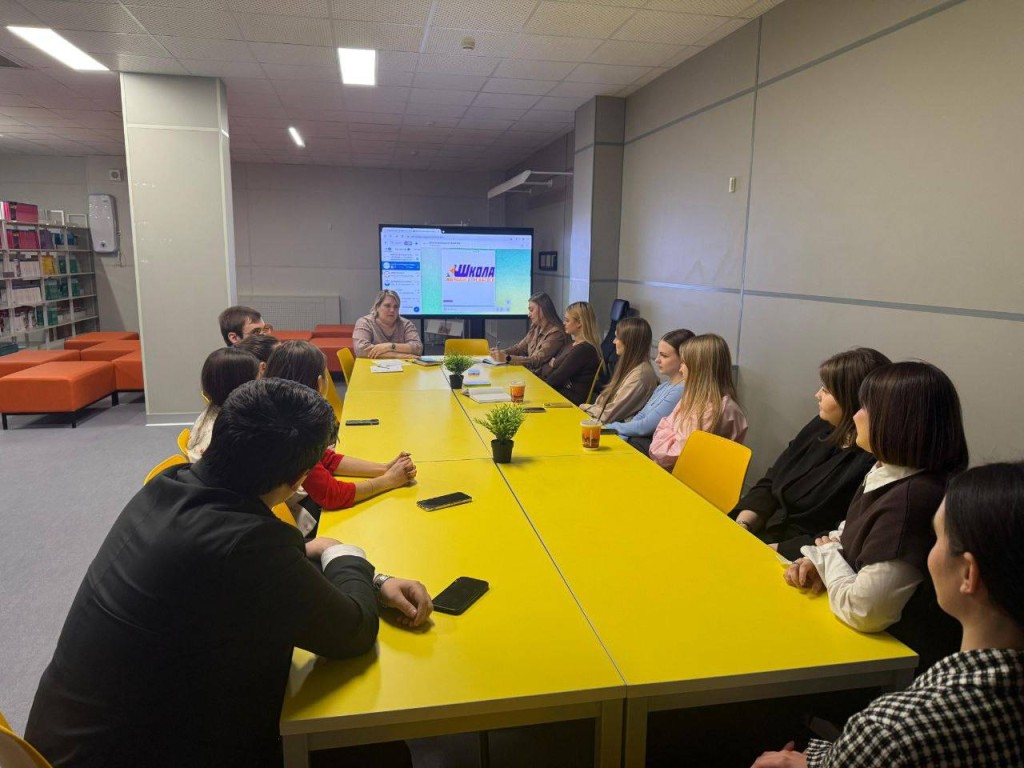 В школе №2 стартовал проект для профессиональной поддержки молодых учителей Котельников