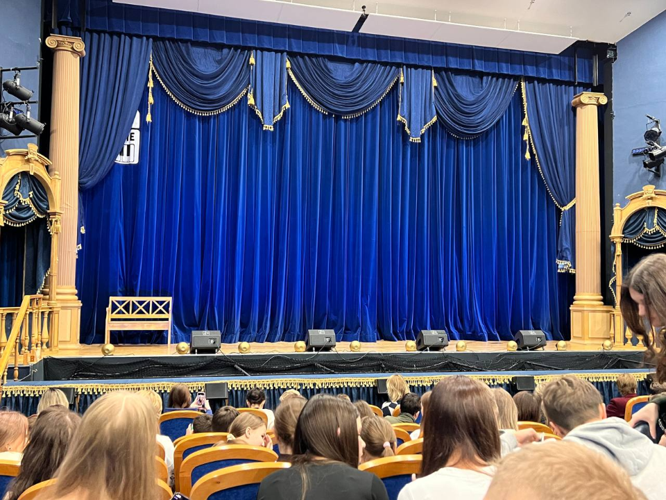 Поездка в театр для детей участников СВО: люберчане побывали на шоу-мюзикле «Мечтатели»
