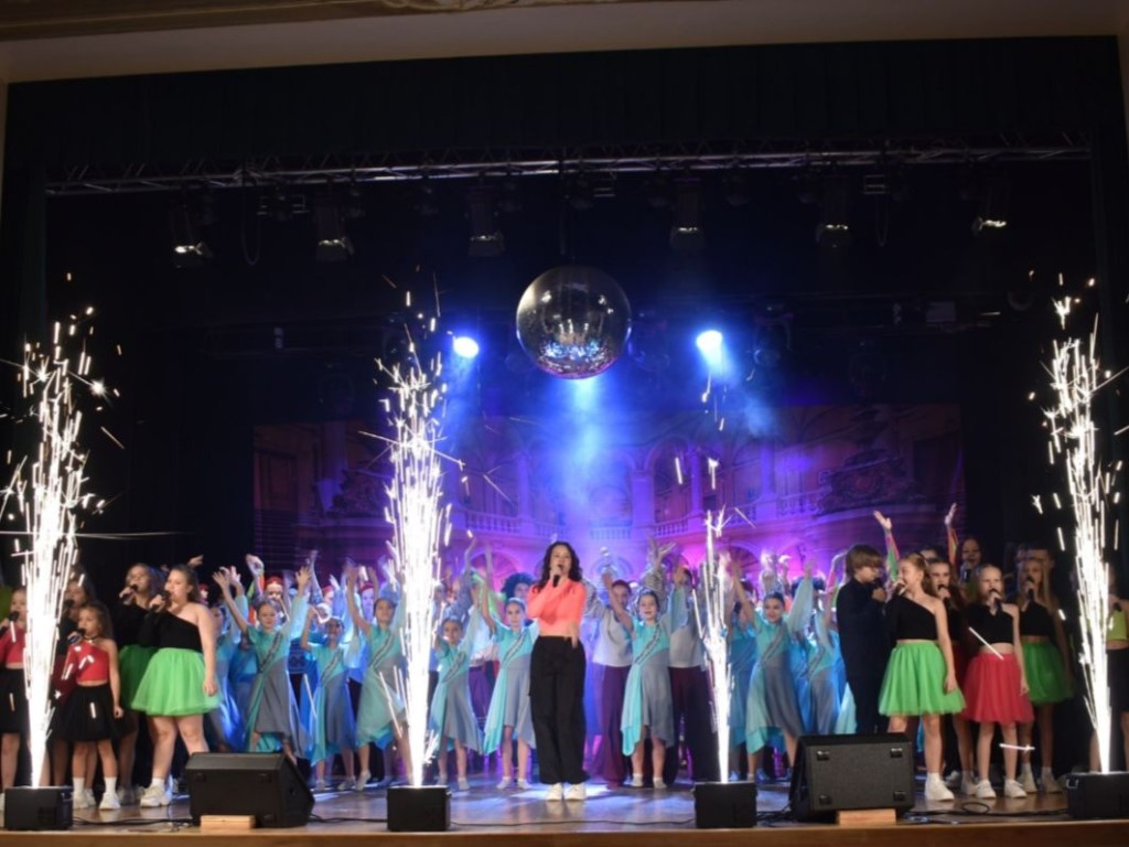 Вечер сплошных премьер: ДК «Цементник» открыл новый творческий сезон