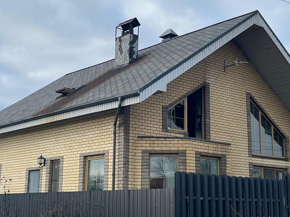 Без пострадавших, но с уроком для всех: как в Чеховском округе потушили частный дом и напомнили о правилах безопасности