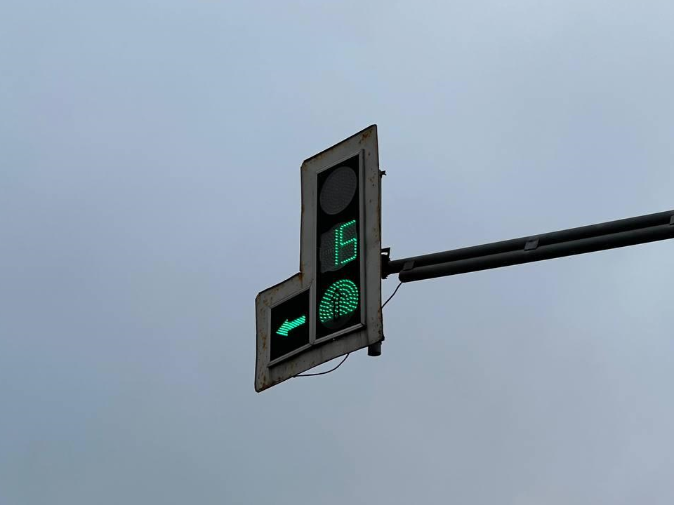 Новый светофор установили в Гришенках