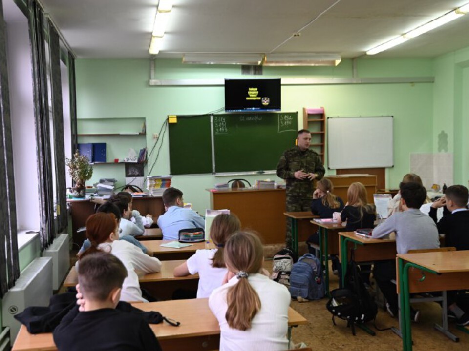 Урок патриотизма: начальник ОСН «Факел» встретился с учащимися школы в Балашихе