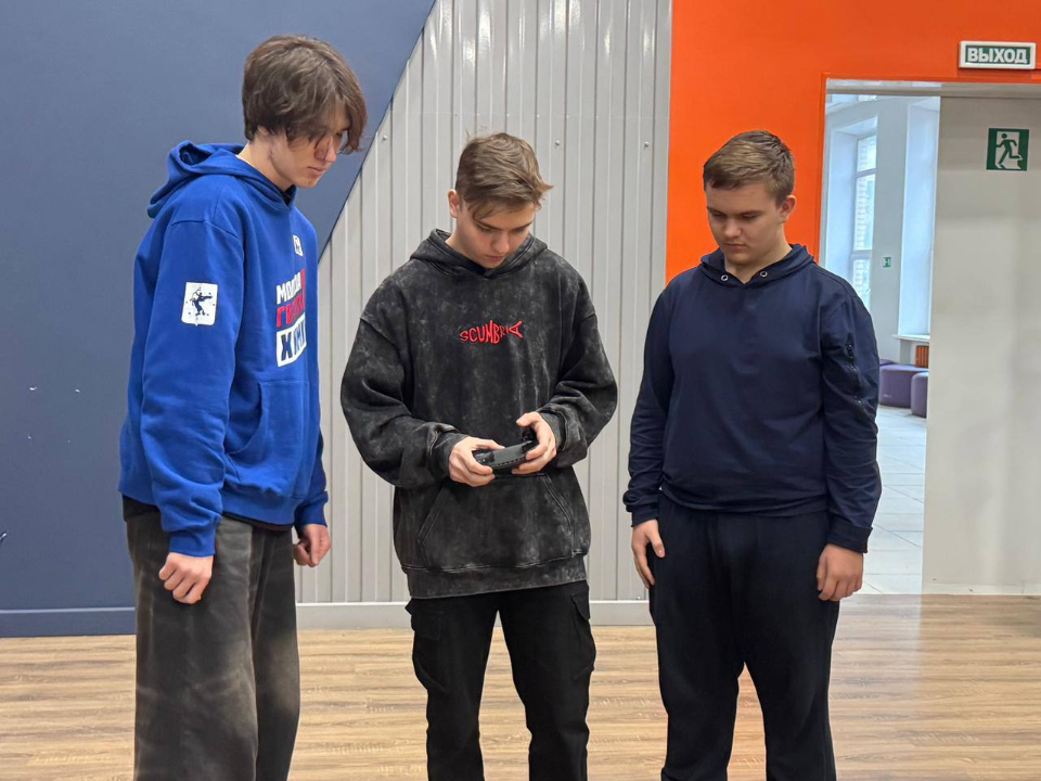 Секретные техники управления дронами раскрыли участники СВО химкинским студентам