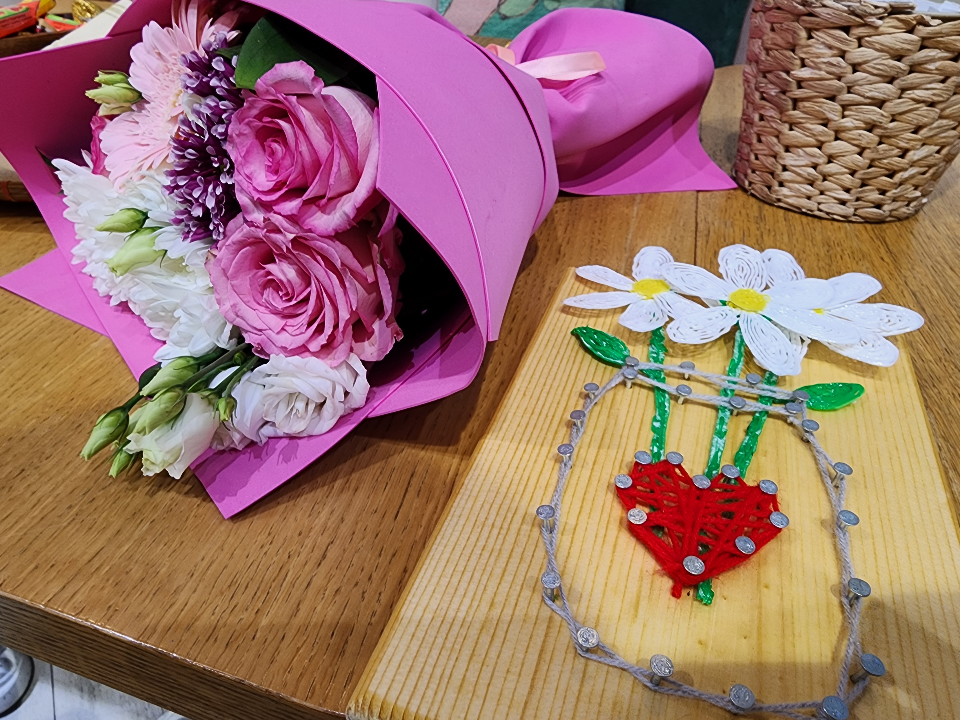 Концерты и подарками собственными руками: как поздравили мам с праздником в Можайске